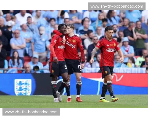 红蓝博弈：曼联vs“闹”城——曼彻斯特的喧嚣、尊严与权力更迭